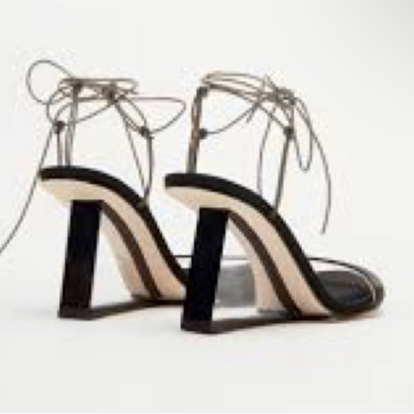 Good American Cinder-F*cking-Rella Wedge in Neoprene Black. - Picture 3 of 6